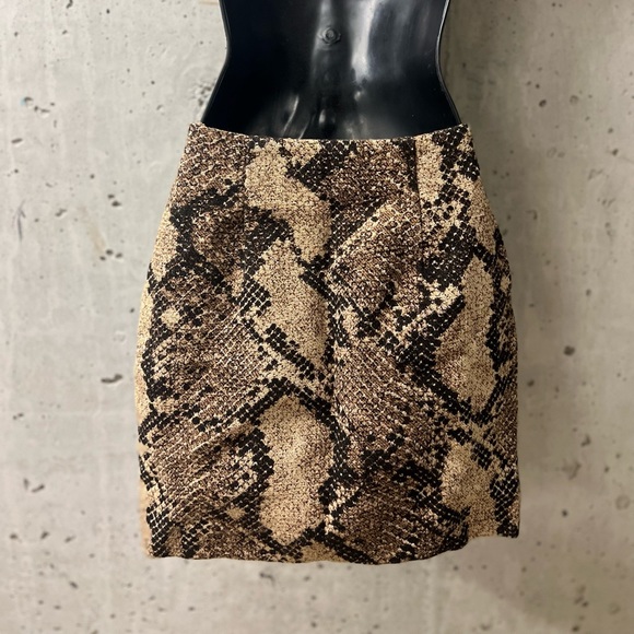 Snake Skin print mini skirt - Picture 3 of 4